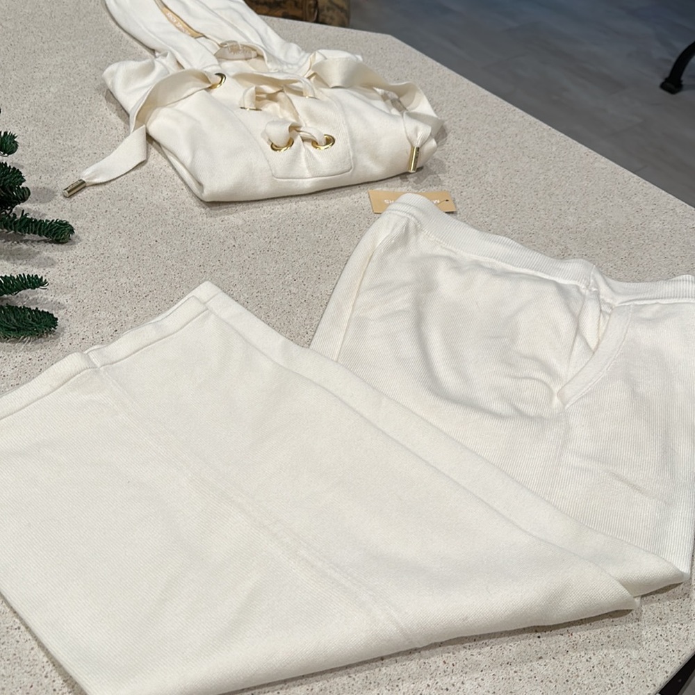 NWT Michael Kors Winter Set - Picture 4 of 10